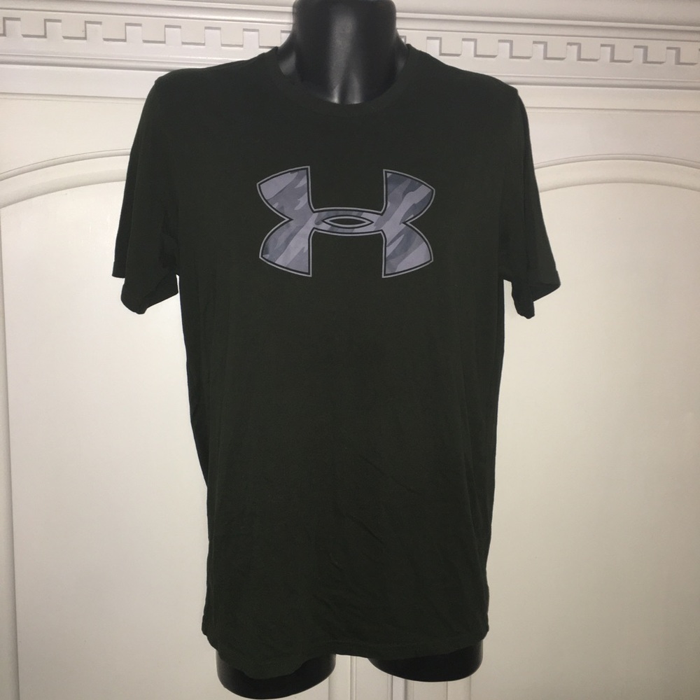 Men’s Under Armour short sleeves T-shirt.